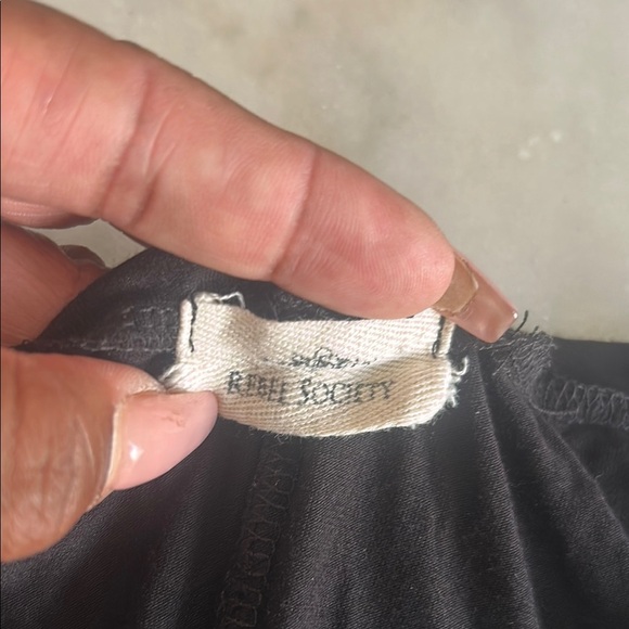 Black and Gold Relaxed Muscle Tee Sleeveless - Picture 2 of 4